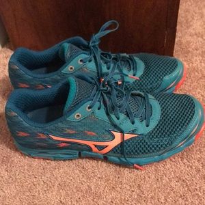 Mizuno trail running shoes